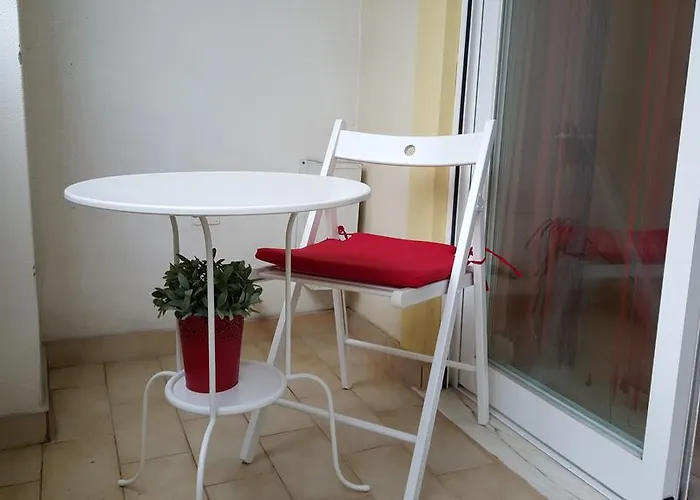 - T2 Old Town - 200m 公寓